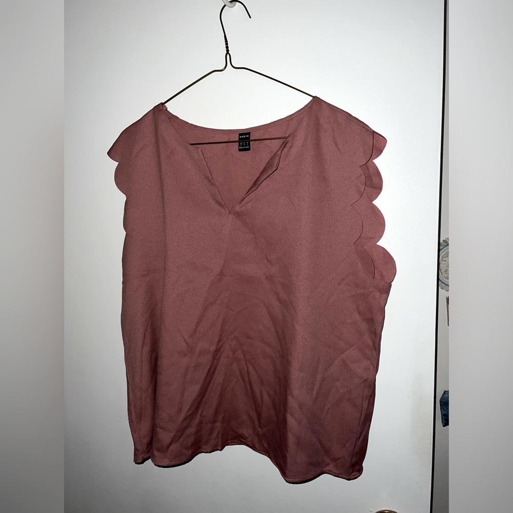 Light weight dusty pink sleeveless top.